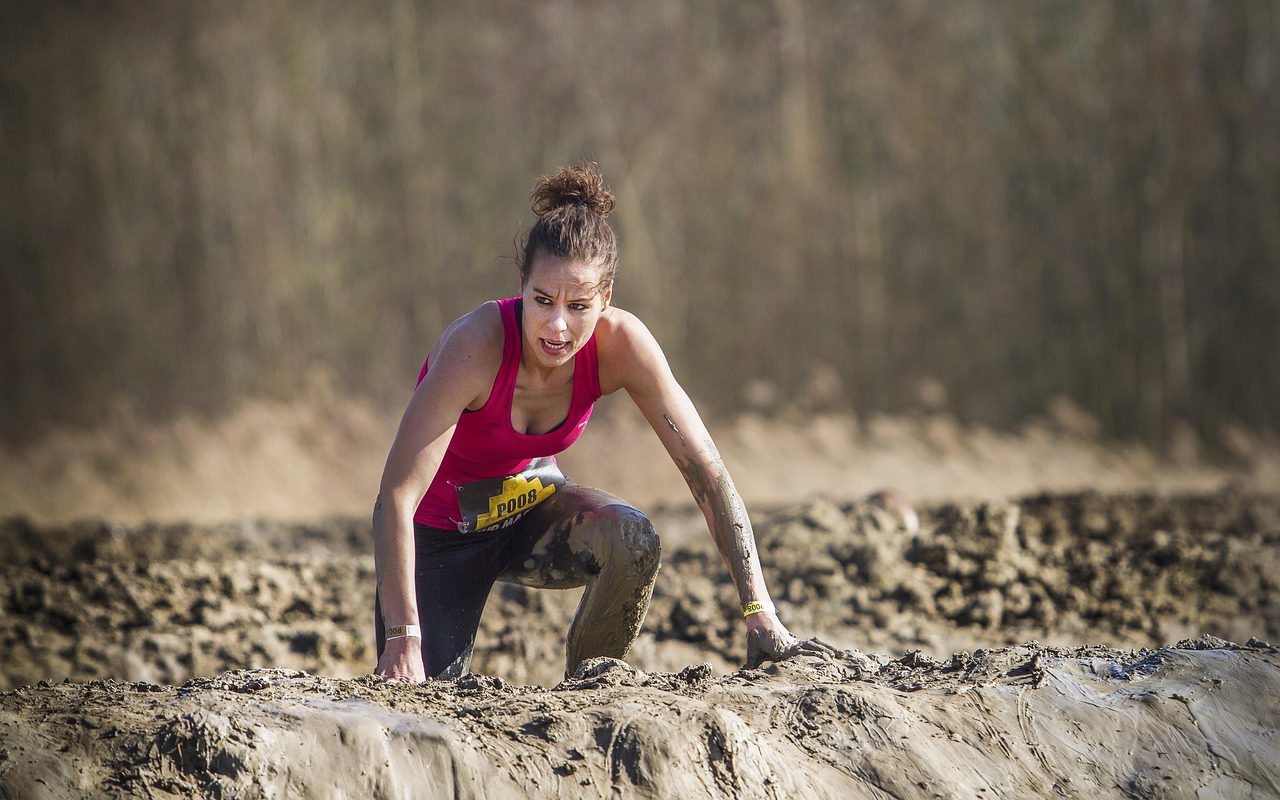 vrouw in modder